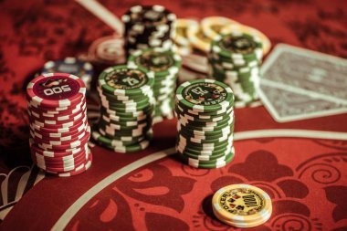 game berhadiah mobile app interface showing live-dealer tables and sportsbook markets
